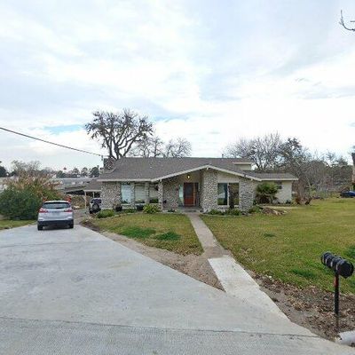 101 Old Bayou Dr, Dickinson, TX 77539