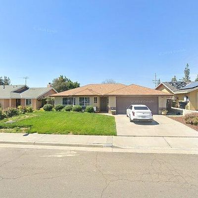 1010 Manor Ave, Hanford, CA 93230