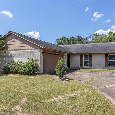 10106 Barmont Dr, La Porte, TX 77571