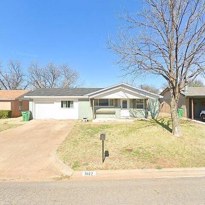 1012 W Cornelia Ave, Iowa Park, TX 76367