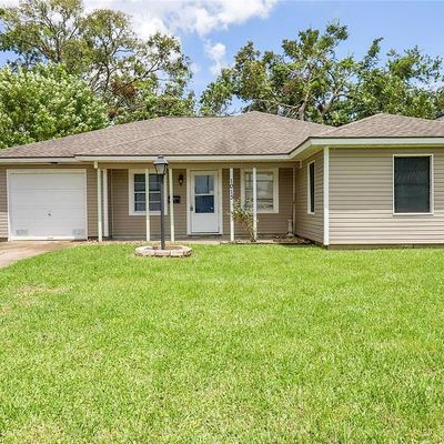 1013 Ridgecrest St, Angleton, TX 77515