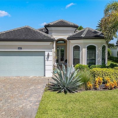 10137 Florence Cir, Naples, FL 34119