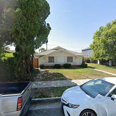 10139 Hayvenhurst Ave, North Hills, CA 91343