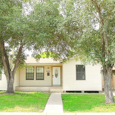 1018 Cactus Ave, Alice, TX 78332