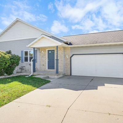 102 E Northlawn Dr, Cottage Grove, WI 53527