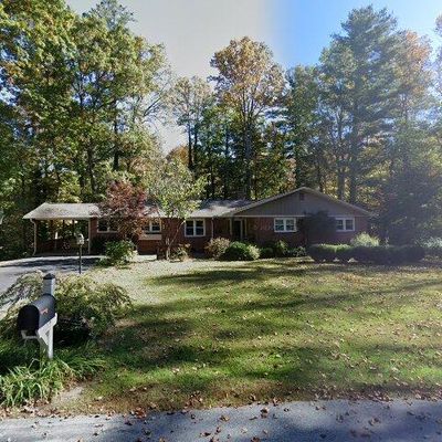 102 Mary Pl, Flat Rock, NC 28731