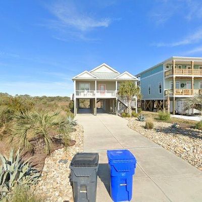 1020 W Pelican Dr, Oak Island, NC 28465