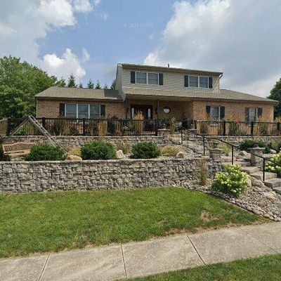 1027 Dogwood Ln, Enola, PA 17025