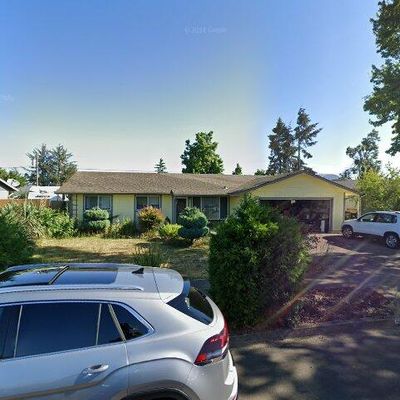 1028 Lochaven Ave, Springfield, OR 97477