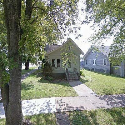 1031 Pershing Blvd, Clinton, IA 52732