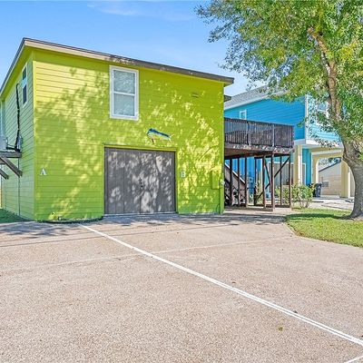 108 Port Ave, Rockport, TX 78382