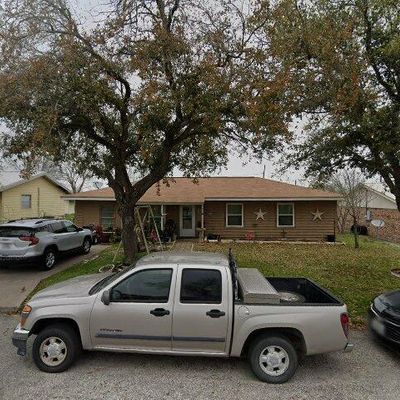 108 W Mesquite St, Karnes City, TX 78118