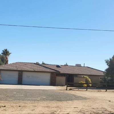 10883 Milpas Dr, Apple Valley, CA 92308