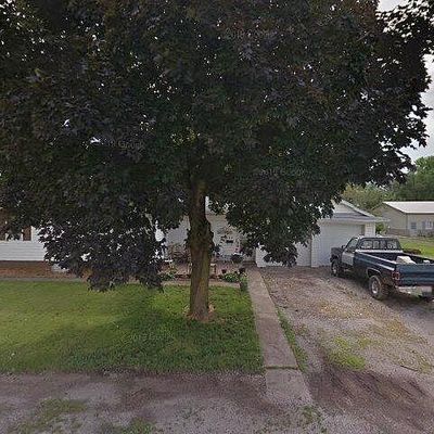 109 Maple St, Assumption, IL 62510