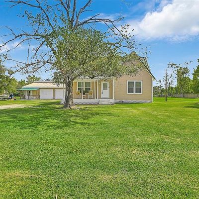 109 Maple St, Highlands, TX 77562