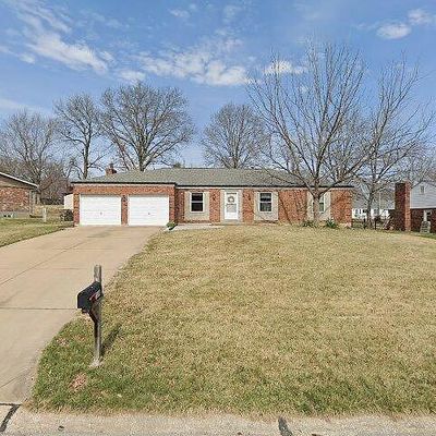 109 Royal Oaks Dr, Ballwin, MO 63021