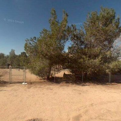 10954 Blackfoot Rd, Apple Valley, CA 92308