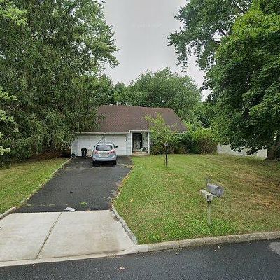 11 Chesapeake Bay Rd, Coram, NY 11727