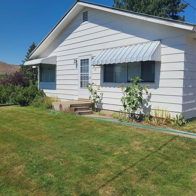 11 Division St E, Tonasket, WA 98855