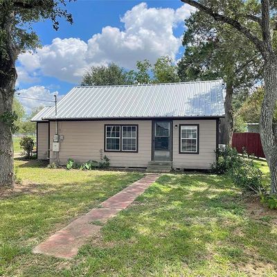 110 Sabla St, El Campo, TX 77437