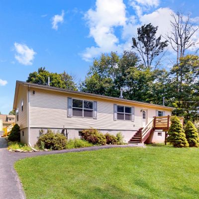 110 Tranquility Ln, Greentown, PA 18426