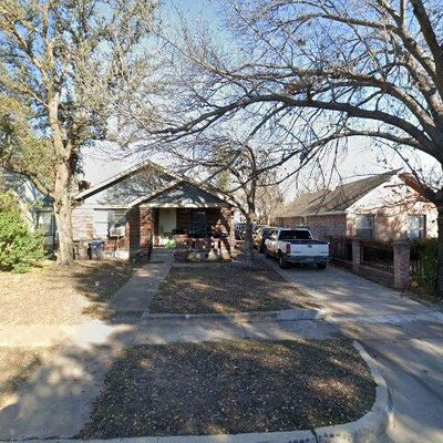 1100 W Waggoman St, Fort Worth, TX 76110