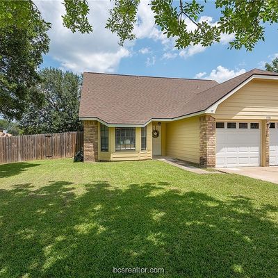 1101 Chinaberry Dr, Bryan, TX 77803