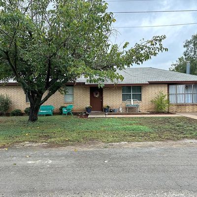 1105 N Pine St, Brady, TX 76825