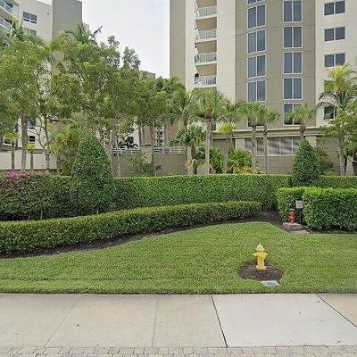 11125 Gulf Shore Dr #605, Naples, FL 34108