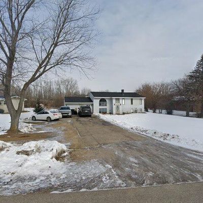 1114 Arrowhead Dr, Burton, MI 48509