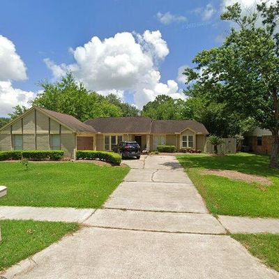 1114 W Castlewood Ave, Friendswood, TX 77546