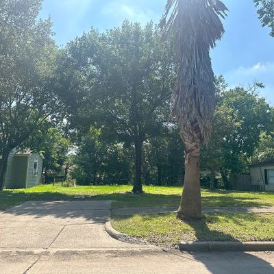 1115 Mobile Dr, Pasadena, TX 77506