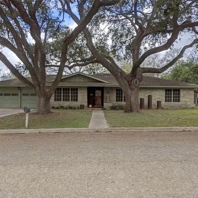 1119 Jefferson St, Alice, TX 78332