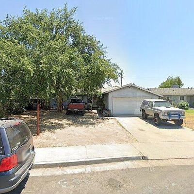 1037 Oxford Ave, Clovis, CA 93612