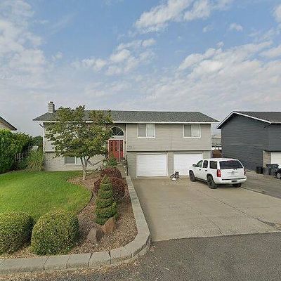 104 N Canyon Rd, Yakima, WA 98901