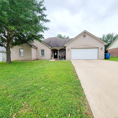 104 Parkcrest, Floresville, TX 78114