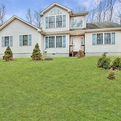 104 Shannon Ct, Bushkill, PA 18324