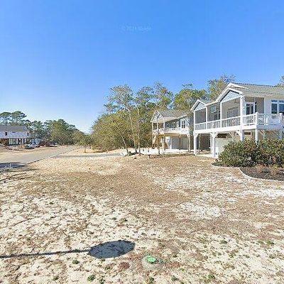 105 Nw 28th St, Oak Island, NC 28465