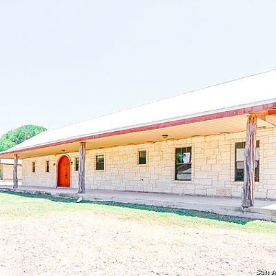 1058 Fairway Cir, Brackettville, TX 78832