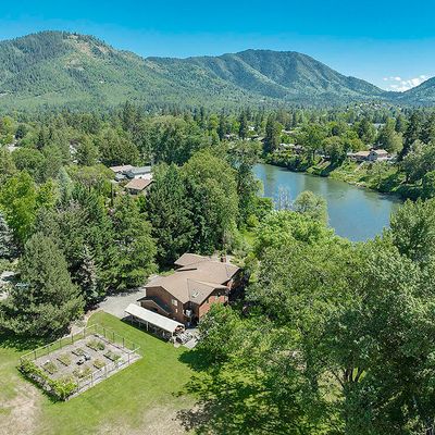 1058 Se Belle Aire Dr, Grants Pass, OR 97526