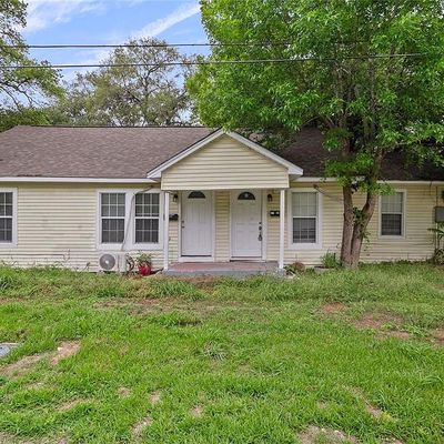 106 S 6 Th St, Highlands, TX 77562