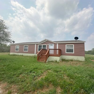 107 County Road 2670, Moore, TX 78061