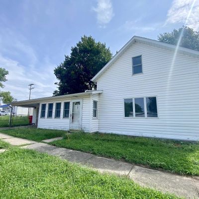 107 S Walnut St, Mentone, IN 46539