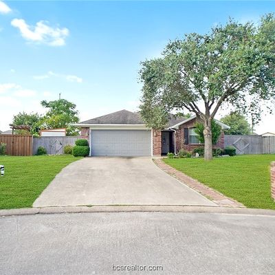 107 Willow Ct, Navasota, TX 77868