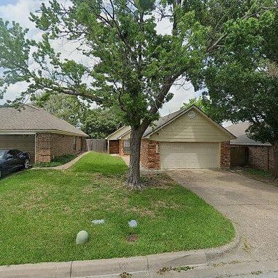 10700 Tall Oak Dr, Fort Worth, TX 76108