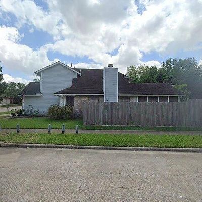 10702 Landsbury Dr, Houston, TX 77099