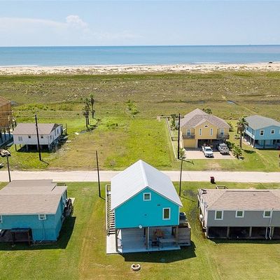 119 Beachfront Dr, Matagorda, TX 77457