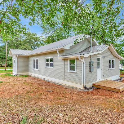 120 N Pew St, Westminster, SC 29693