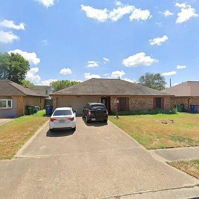 1204 Molina Ct, Angleton, TX 77515