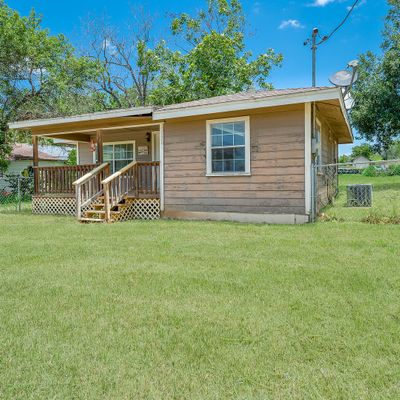 1206 7 Th St, Floresville, TX 78114